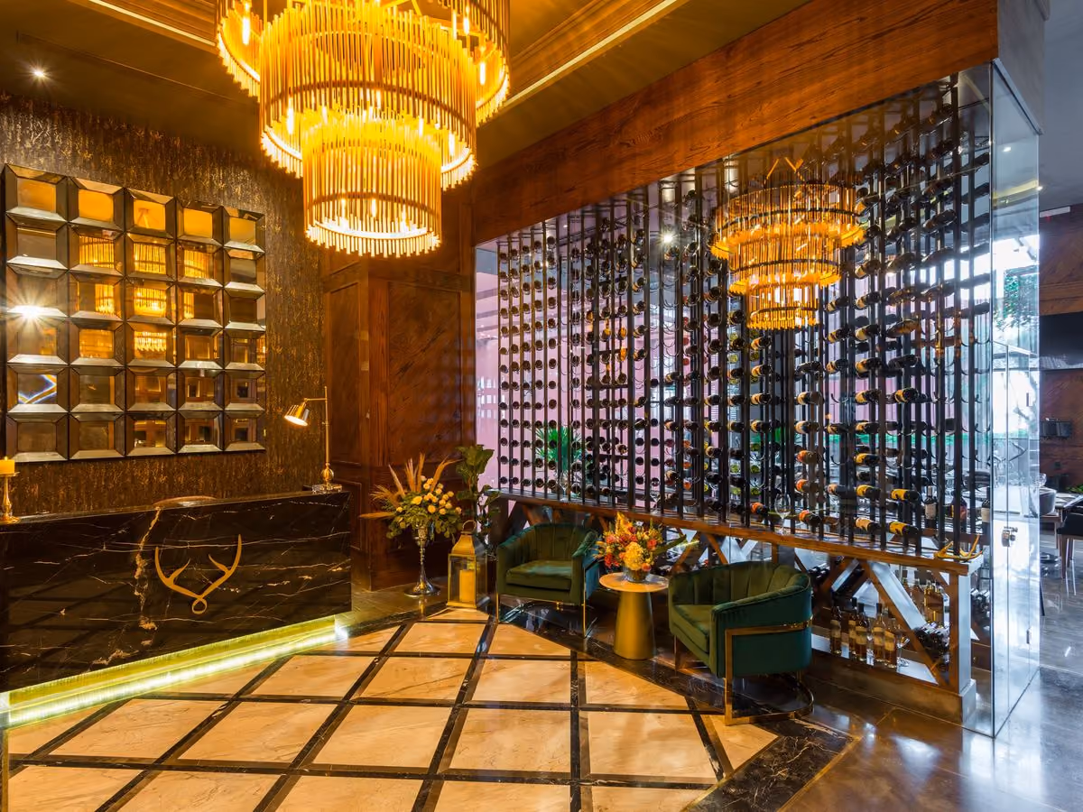 Recepción de Mochomos San Luis Potosí con la cava de vinos